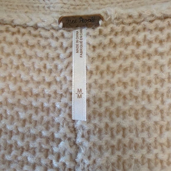 Free People Oversized Slouchy V-Neck Sweater Wool Alpaca Blush Size Medium EUC - Picture 6 of 11